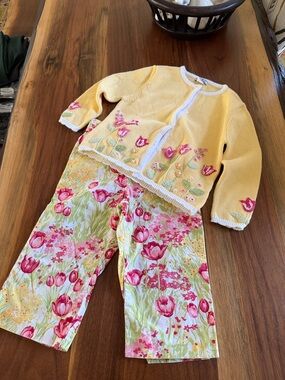 Hartstrings 2pc Spring/Summer Tulips Cardigan & Bottoms Set. Size 4